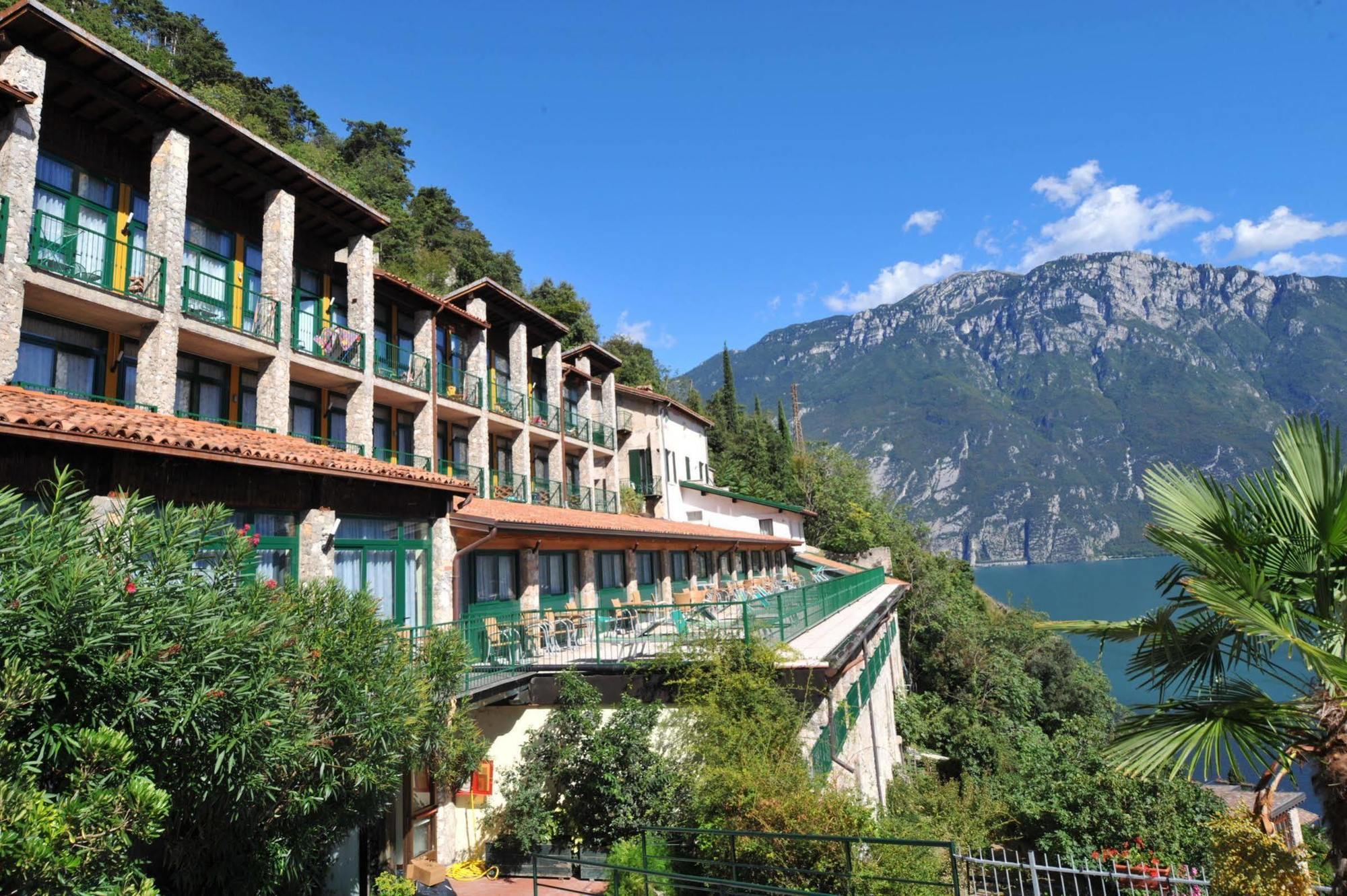 Centro Vacanze La Limonaia ليمونِ سول غاردا المظهر الخارجي الصورة